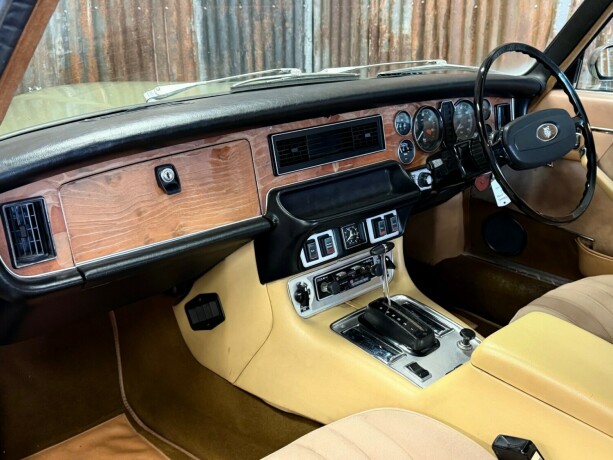 jaguar-xj-bensin-1975-big-23