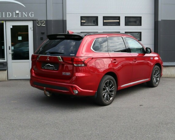 mitsubishi-outlander-elektrisitetbensin-2018-big-1