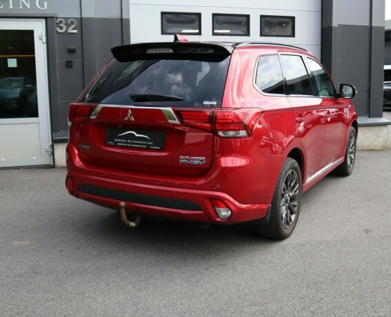 mitsubishi-outlander-elektrisitetbensin-2018-big-3