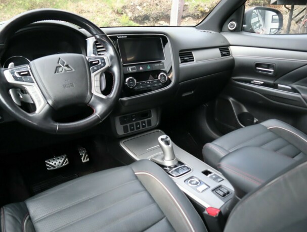 mitsubishi-outlander-elektrisitetbensin-2018-big-9