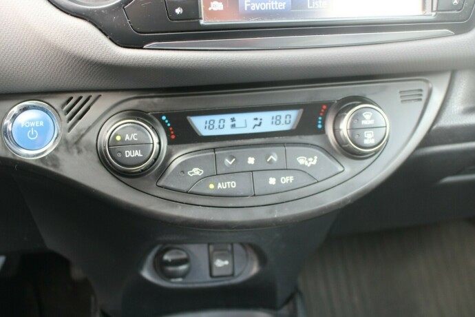 toyota-yaris-elektrisitetbensin-2017-big-16