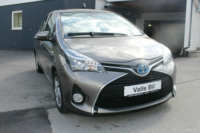 toyota-yaris-elektrisitetbensin-2017-big-0