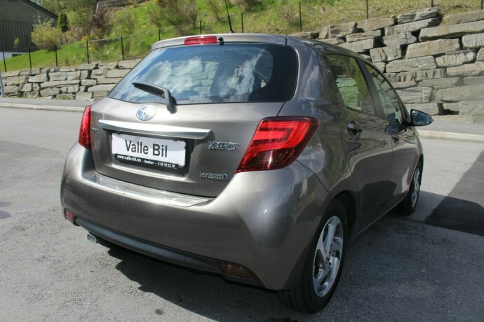 toyota-yaris-elektrisitetbensin-2017-big-4