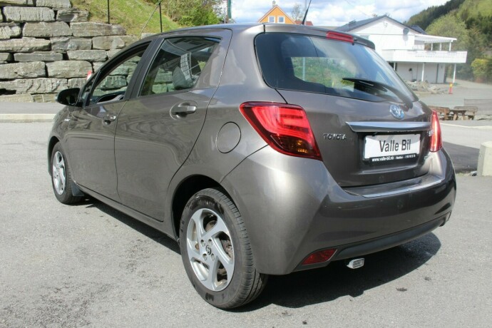 toyota-yaris-elektrisitetbensin-2017-big-3