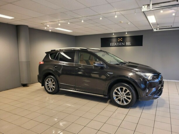 toyota-rav4-elektrisitetbensin-2016-big-2