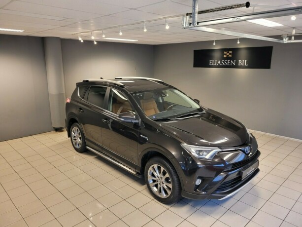 toyota-rav4-elektrisitetbensin-2016-big-1