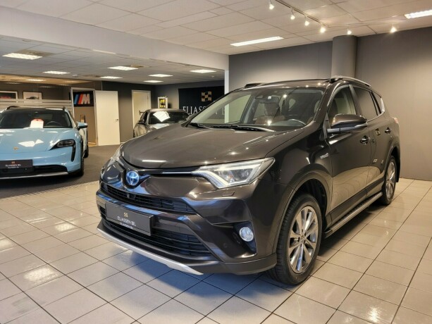 toyota-rav4-elektrisitetbensin-2016-big-8