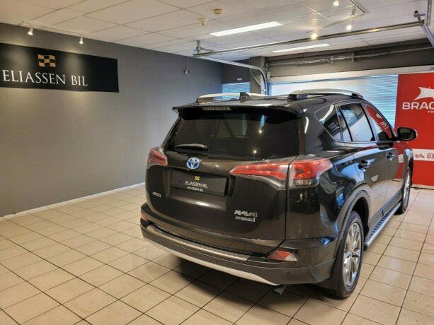 toyota-rav4-elektrisitetbensin-2016-big-5