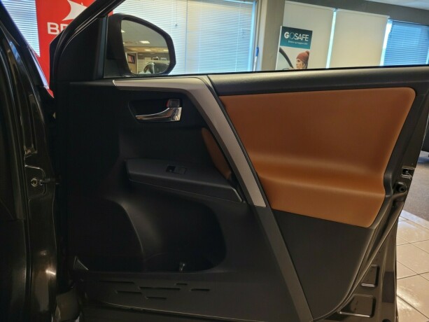 toyota-rav4-elektrisitetbensin-2016-big-16
