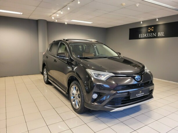 toyota-rav4-elektrisitetbensin-2016-big-10