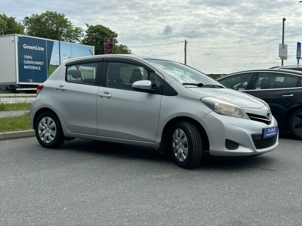 toyota-yaris-bensin-2013-big-2