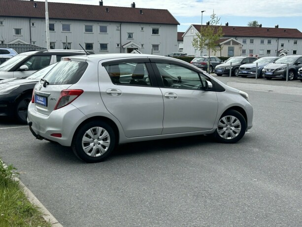 toyota-yaris-bensin-2013-big-3