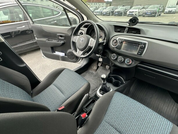 toyota-yaris-bensin-2013-big-9