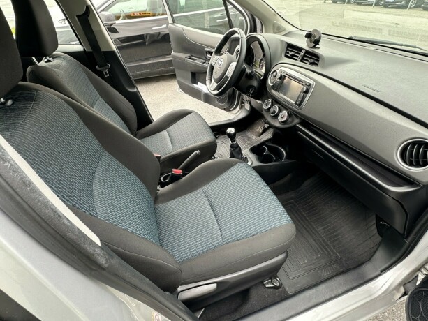 toyota-yaris-bensin-2013-big-8