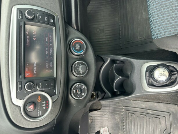 toyota-yaris-bensin-2013-big-7