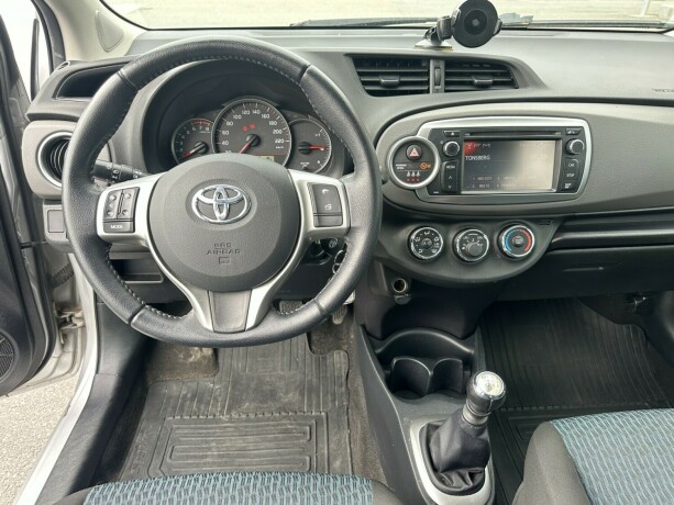 toyota-yaris-bensin-2013-big-6