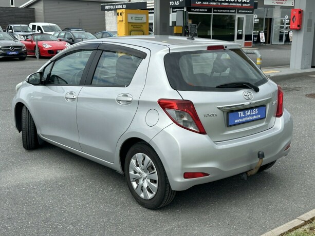 toyota-yaris-bensin-2013-big-4