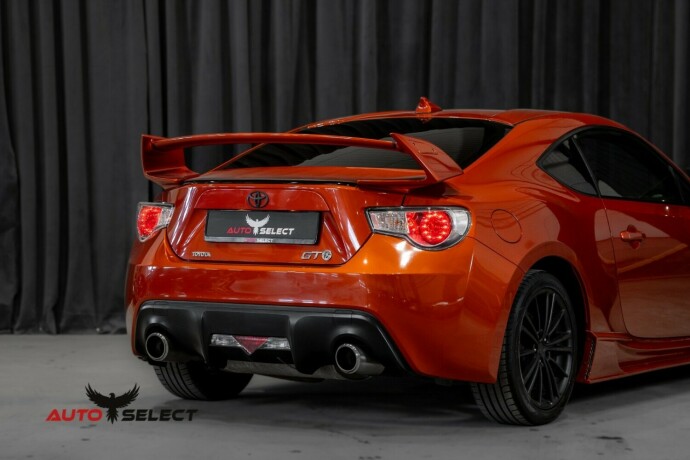 toyota-gt86-bensin-2013-big-12