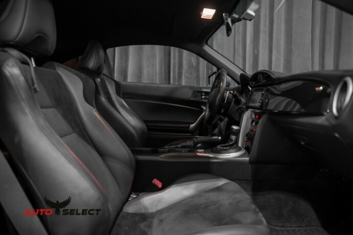 toyota-gt86-bensin-2013-big-16