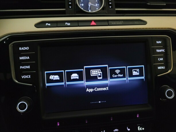 volkswagen-passat-plug-in-petrol-2017-big-37