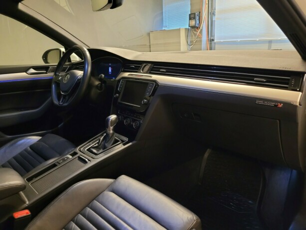 volkswagen-passat-plug-in-petrol-2017-big-14