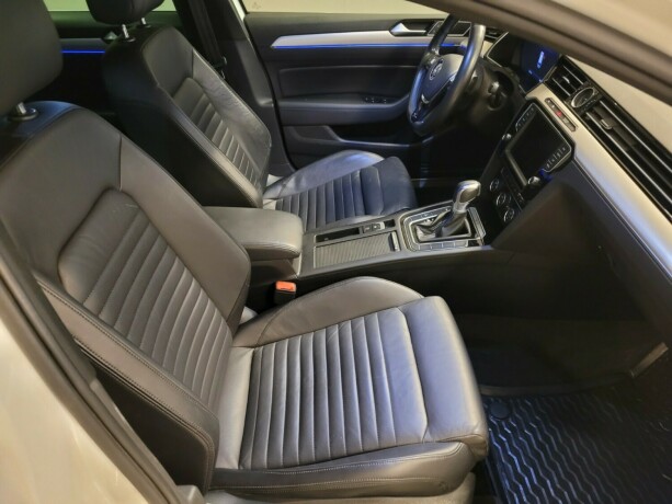 volkswagen-passat-plug-in-petrol-2017-big-16