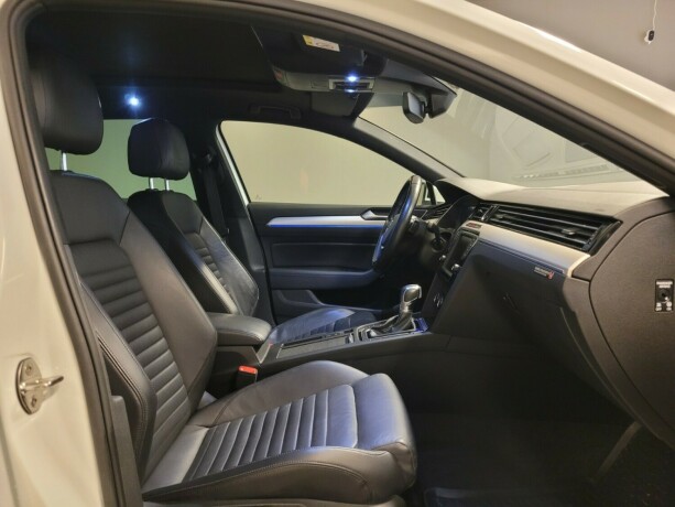volkswagen-passat-plug-in-petrol-2017-big-12