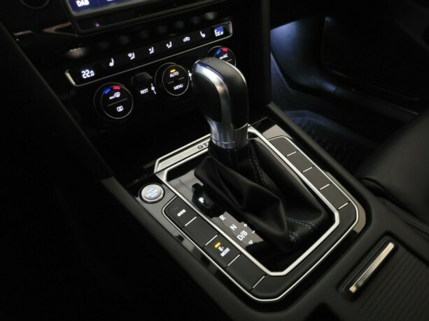 volkswagen-passat-plug-in-petrol-2017-big-29
