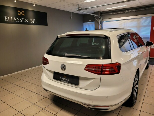 volkswagen-passat-plug-in-petrol-2017-big-5