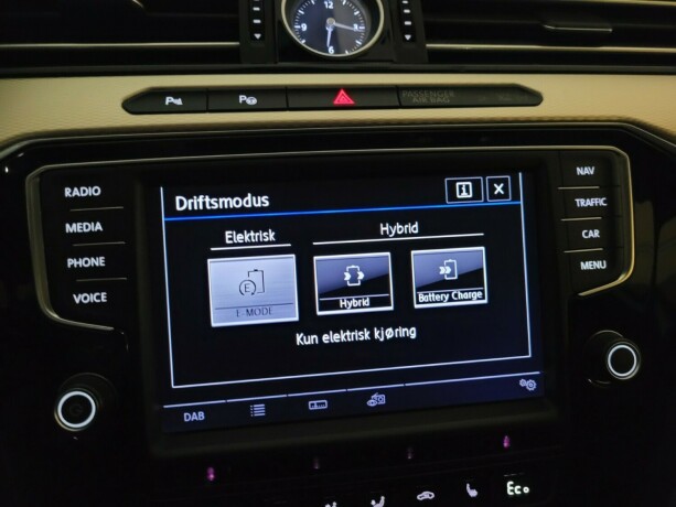 volkswagen-passat-plug-in-petrol-2017-big-30