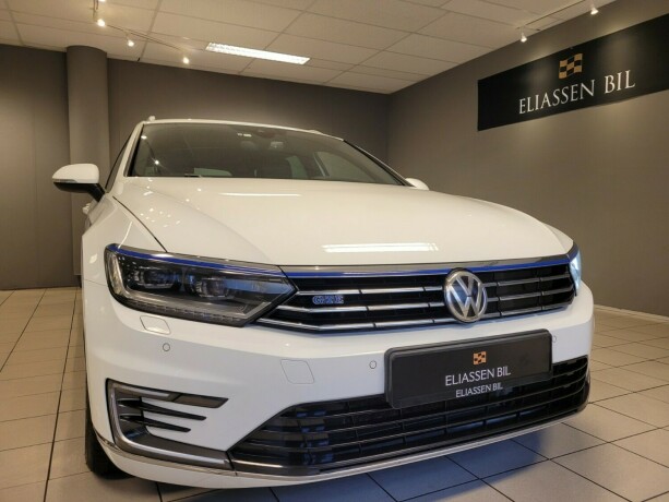 volkswagen-passat-plug-in-petrol-2017-big-9