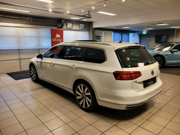 volkswagen-passat-plug-in-petrol-2017-big-6