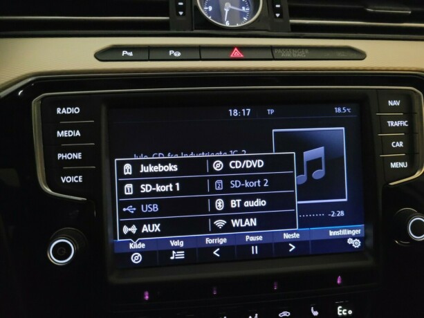 volkswagen-passat-plug-in-petrol-2017-big-35