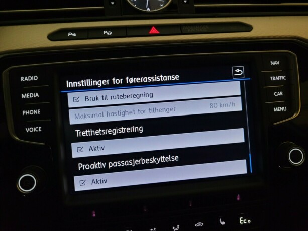 volkswagen-passat-plug-in-petrol-2017-big-42