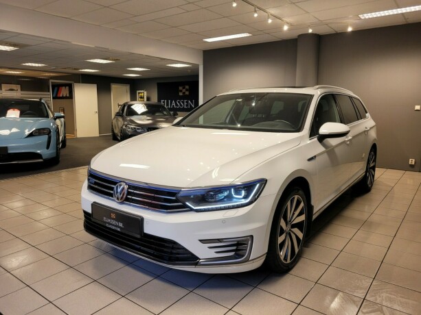 volkswagen-passat-plug-in-petrol-2017-big-8