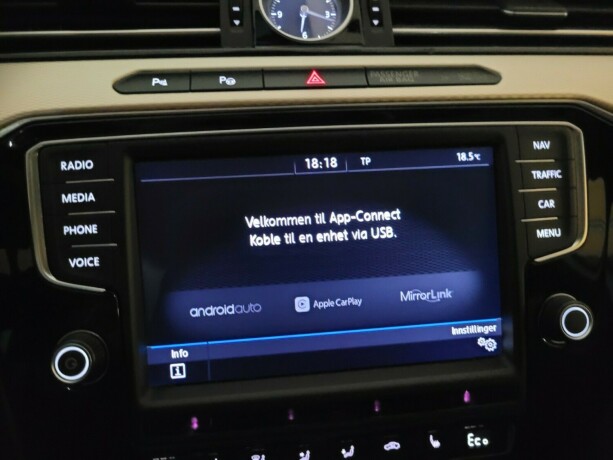 volkswagen-passat-plug-in-petrol-2017-big-38