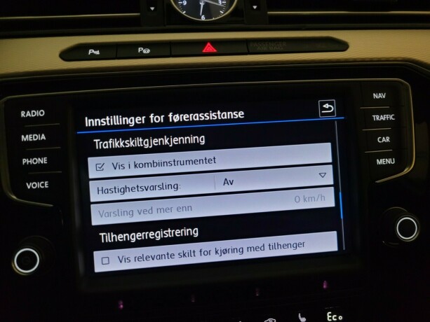 volkswagen-passat-plug-in-petrol-2017-big-41