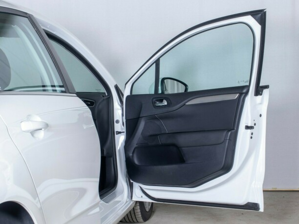 citroen-c4-diesel-2015-big-13