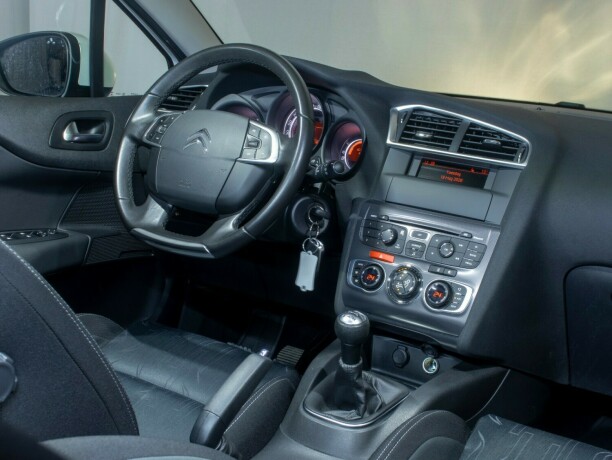 citroen-c4-diesel-2015-big-18