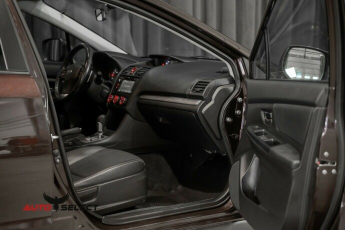 subaru-xv-bensin-2012-big-16