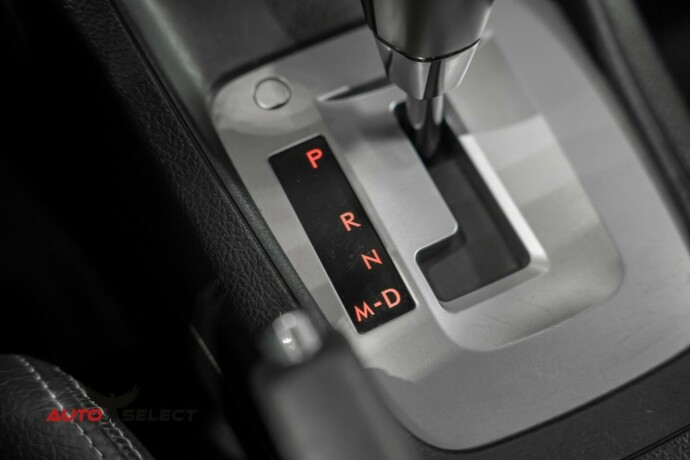 subaru-xv-bensin-2012-big-36