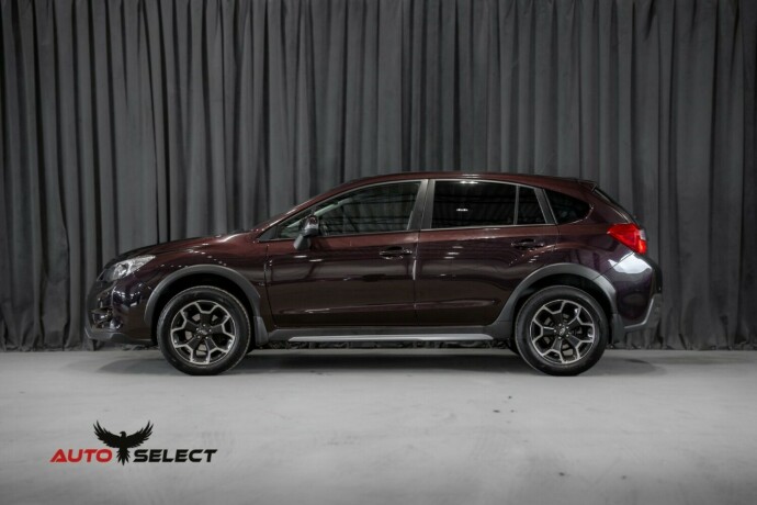subaru-xv-bensin-2012-big-7