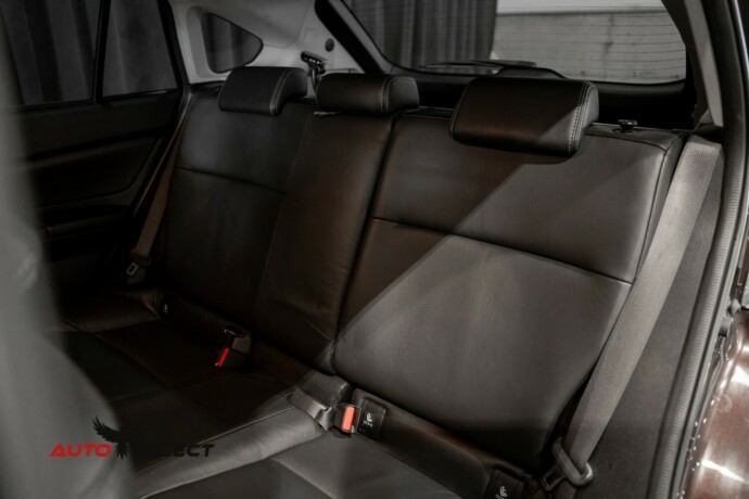 subaru-xv-bensin-2012-big-15