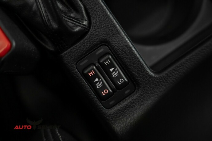 subaru-xv-bensin-2012-big-37