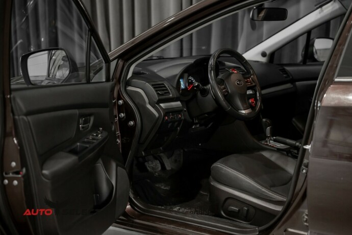 subaru-xv-bensin-2012-big-19