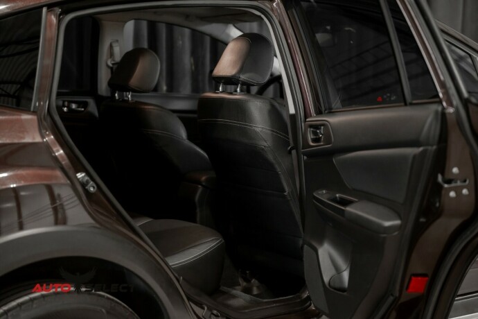 subaru-xv-bensin-2012-big-12