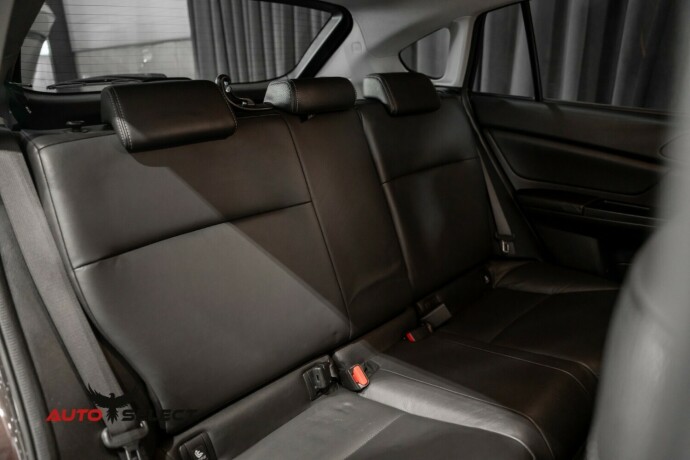 subaru-xv-bensin-2012-big-13
