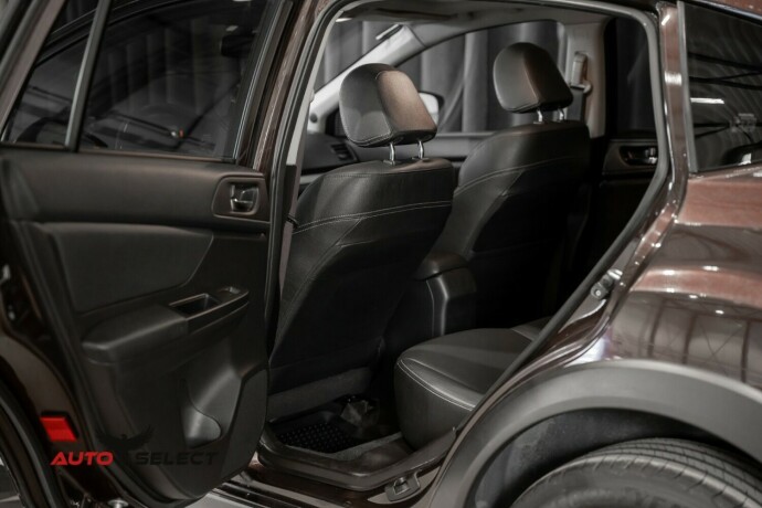 subaru-xv-bensin-2012-big-14