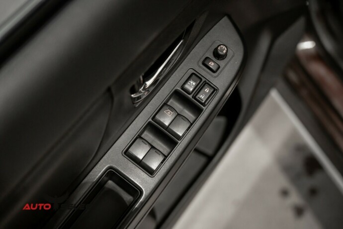 subaru-xv-bensin-2012-big-20