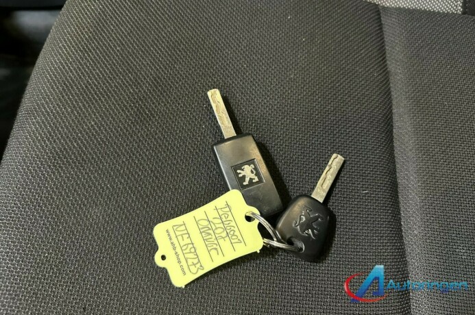 peugeot-207-bensin-2006-big-10